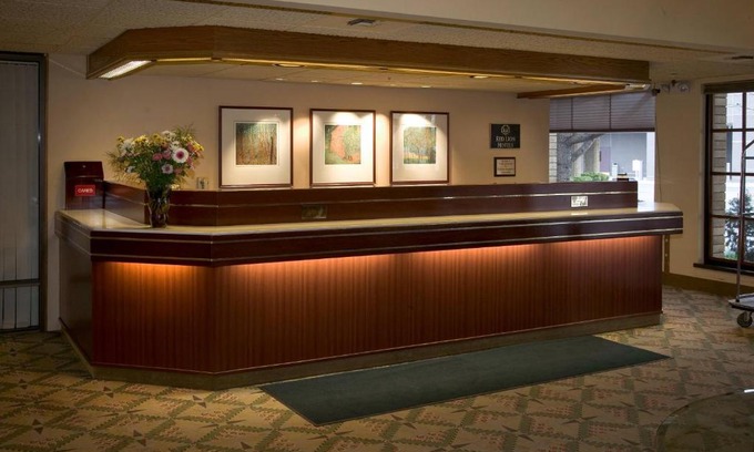 Brownstown Hotel | Red Lion Hotel Yakima Center