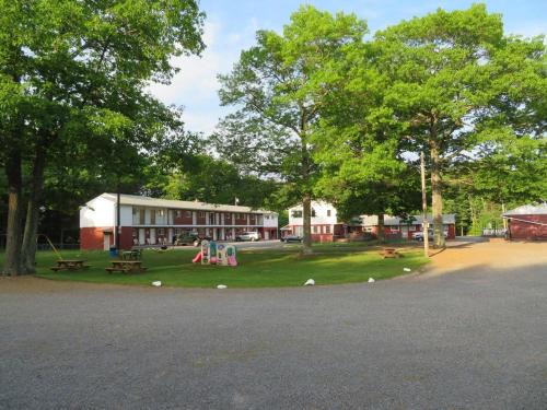 Catskill Hotel | Red Ranch Inn