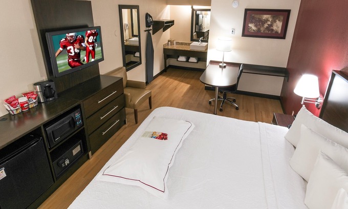 Hoffman Estates Hotel | Red Roof Inn PLUS+ Chicago - Hoffman Estates