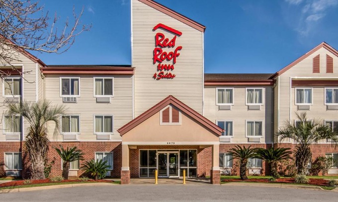 Florida Panhandle Hotel | Red Roof Inn & Suites Pensacola East - Milton