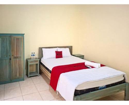 Bandengan Hotel | RedDoorz near Alun Alun Jepara