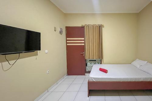 Bandung Hotel | RedDoorz near Tegalega Park 2
