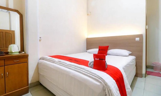 Jambi House | RedDoorz Plus near WTC Batanghari Mall