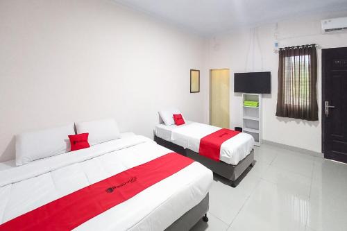 Mandau Hotel | RedDoorz Syariah at Wisma Seroja Indah Duri