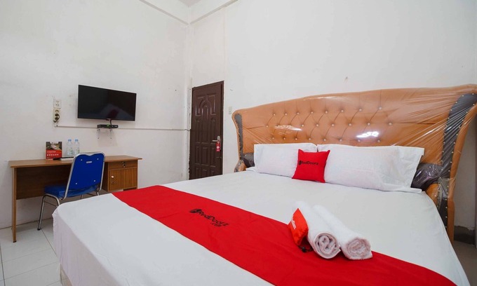 Kisaran Timur Hotel | RedDoorz Syariah near Stasiun Kereta Api Kisaran