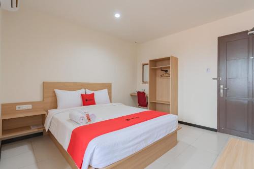 Pontianak Hotel | RedDoorz Syariah Plus near Tanjungpura University 2 Pontianak