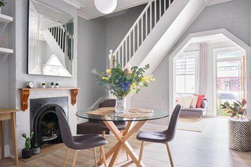 Redfern House | Redfern Classic Terrace - Parking and Balcony