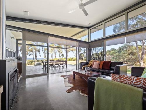Redgate House | Redgate Beach House with Private Tennis Court