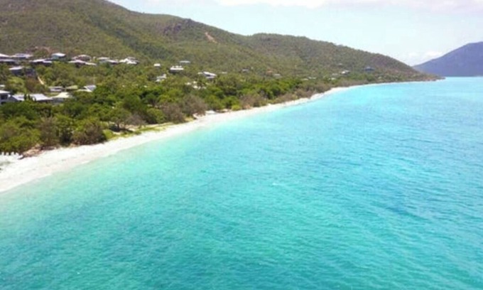 Hideaway Bay House | Reefside Retreat - Absolute Beachfront - Tiny Home