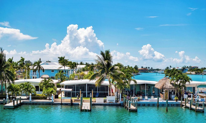 Key Colony Beach House | Reel and Relax-Key Colony Beach 2BR, Cabana Club, 40’ dock & 5 min to Atlantic