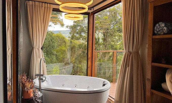 Leoberto Leal Cabin | Refúgio dos Lobos com Banheira de Hidromassagem ao Lado de Alfredo Wagner - SC