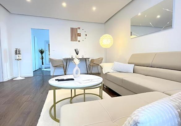 List Apartment | REGENCY Apartments - Zentrale 50m2 Wohnung I Balkon I Wasserblick I WiFi I Netflix
