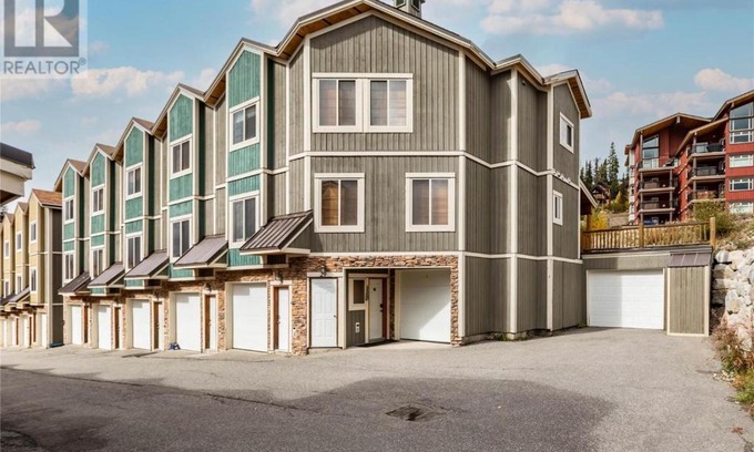 Big White Ski Resort House | Reggies Ski in Ski out