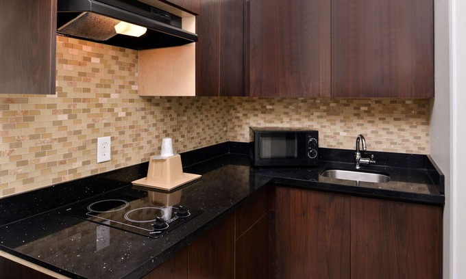 Spring Hotel | Relax and Recharge! Comfortable Unit Awaits! Minutes Away to Old Town Spring