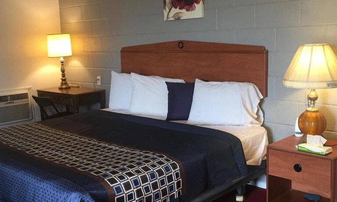 Fairview Hotel | Relax and Unwind at Knights Inn Fairview! Pet-friendly Property, Free Parking