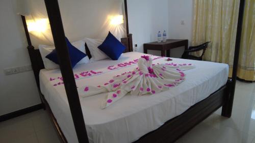 Pottuvil Division 2 Hotel | Relax Beach Arugambay