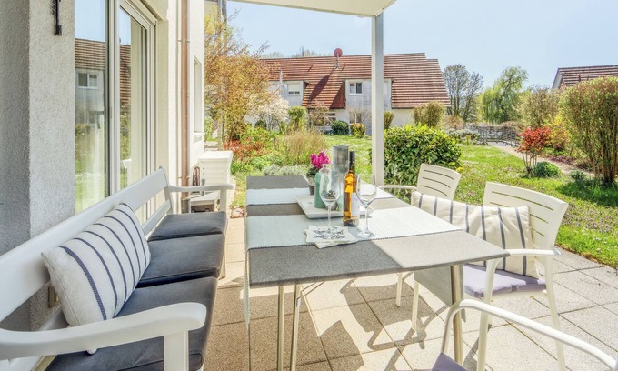 Gaienhofen Apartment | Relax & enjoy: Haubentaucher holiday apartment directly on the lake in Hemmenhof