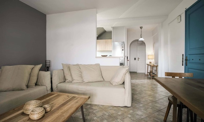 Gavrio House | Relax in Style at the Grand Villa –few Steps from St. Peter’s Beach, Andros