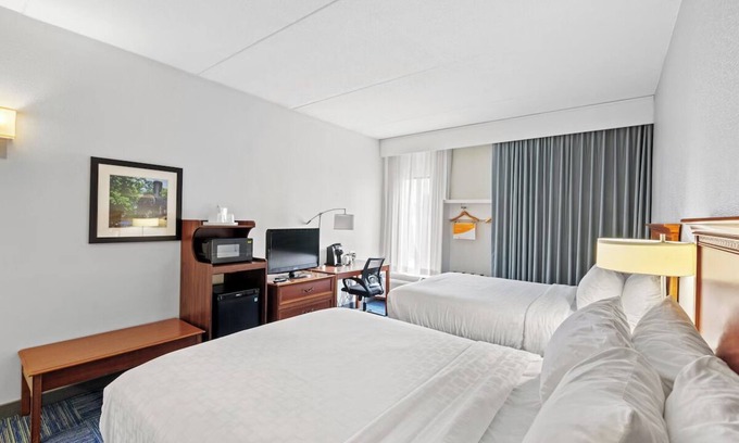 East Texas Hotel | Relax in Style in 2 Rooms Near Trexler Nature Preserve - Fun Outdoor Adventure!