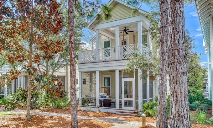 Seagrove Beach House | Relax in WaterColor’s Crossings District with an LSV, 6 bikes, and space for 10!