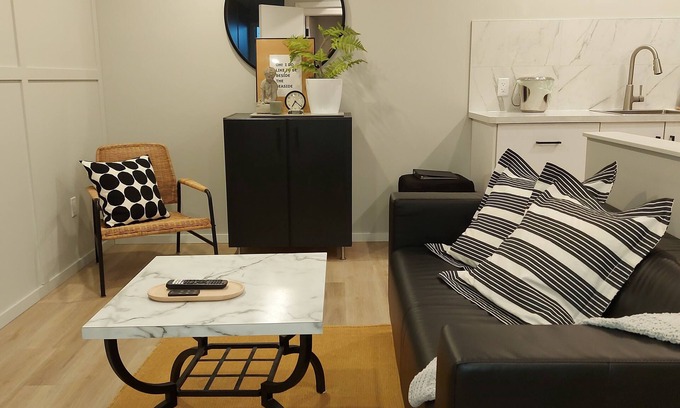 Saskatoon House | Relax on 4th!nBrand new, meticulously clean suite in perfect location!