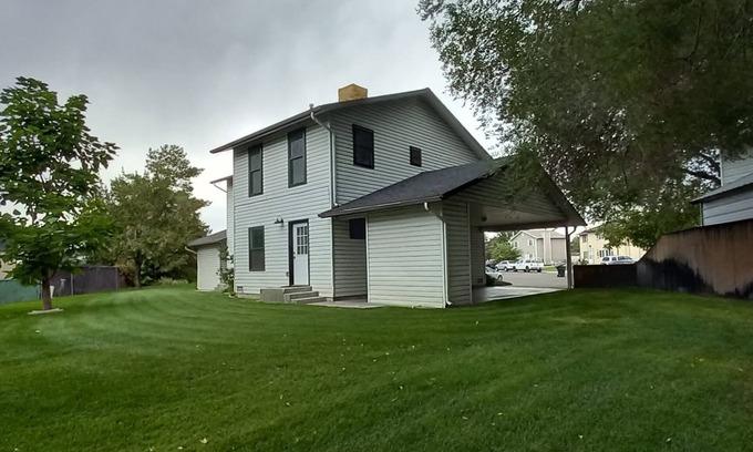 Provo House | Relax, play, rest, & live in a conveniently located, freshly remodeled townhouse