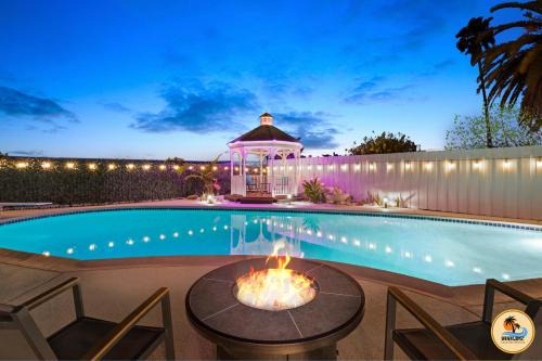 San Carlos House | Relax & Recharge Epic, Views, Pool Games!