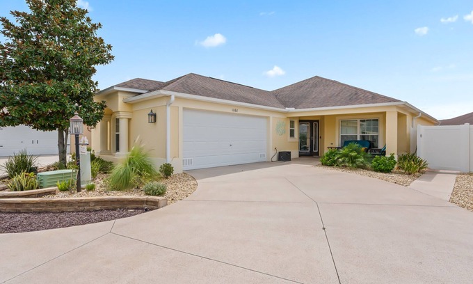 Fruitland Park Villa | Relax & Unwind in This Charming 3/2 Courtyard Villa in Pine Ridge!