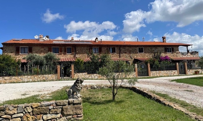 Collesalvetti Apartment | Relaxation in the Tuscan hills Typical Tuscan farmhouse, app.MIELE