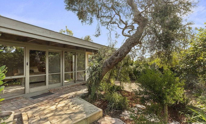 Ocean Grove House | Relaxed in Ocean Grove. Stylish mid-century home in garden setting.
