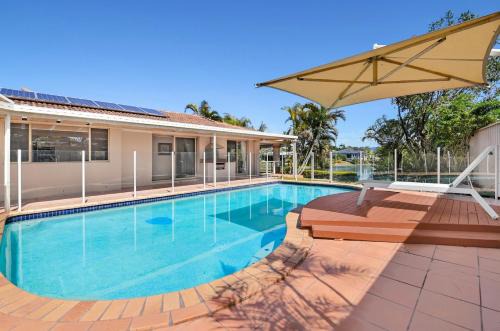 Robina House | Relaxing 4BR Robina Escape with Parking & Pool