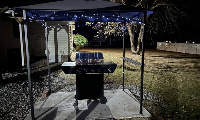 Sanford House | Relaxing and Cozy Ranch Style Home, private hot tub, pet friendly