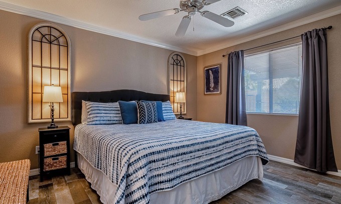 Desert Foothills House | Relaxing Desert Get-Away