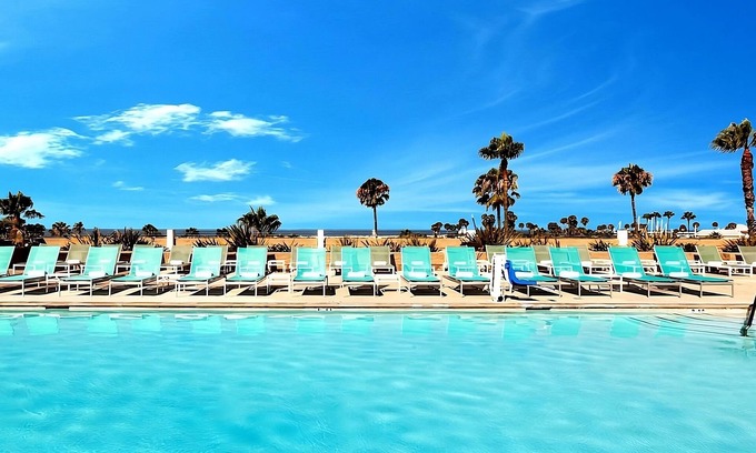 South Redondo Hotel | Relaxing Hideaway in Redondo Beach! Pet-Friendly, Balcony, Near Clark Stadium