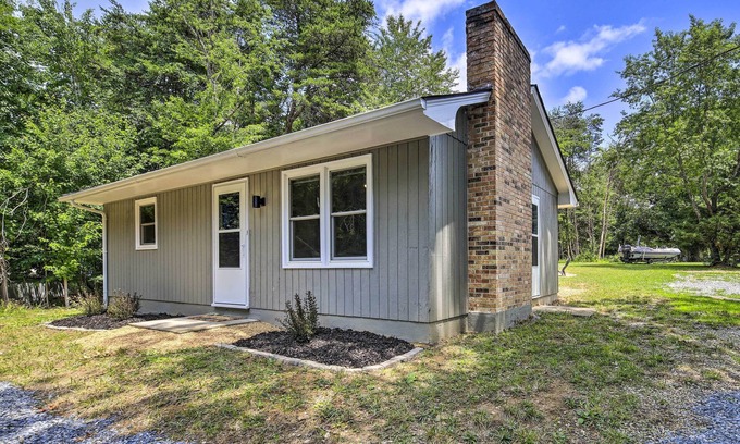 Ingles House | Relaxing home! Steps to the lake