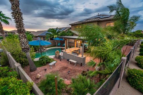 Orchards House | Relaxing Home with Pool BBQ & Game Room in Surprise