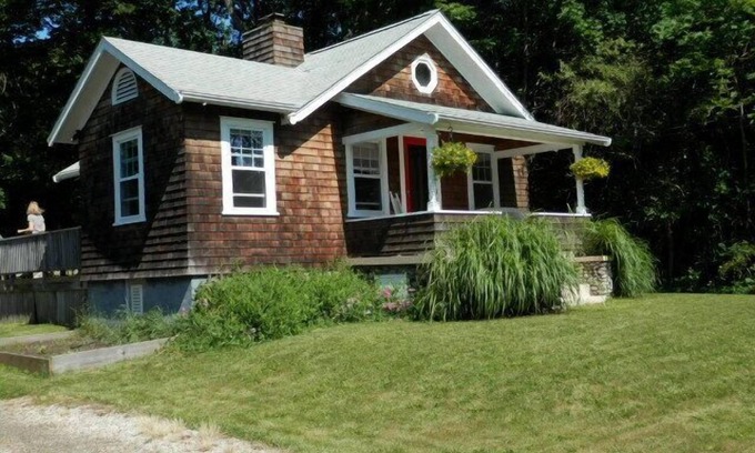 Jamestown Cottage | Relaxing Island Cottage nPrivate setting close to water. November special rates