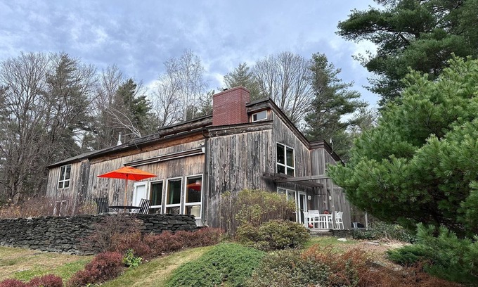 Hawley House | Relaxing Mountaintop Retreat in the Northern Berkshires