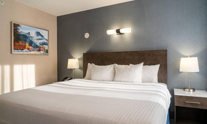 Banff Condo | Relaxing Retreat in Banff! Standard King Room