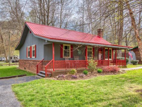 Maggie Valley House | Relaxing Retreat on Jonathan Creek