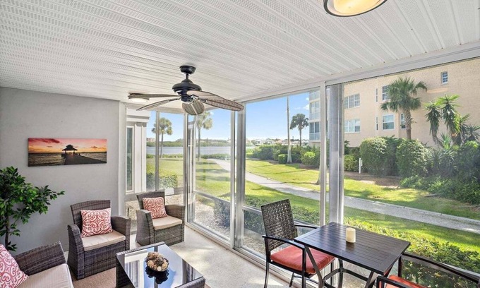 Siesta Key Condo | Relaxing Siesta Key condo with beach access - GBB 1374