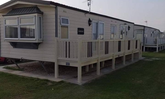 Ingoldmells Cabin | Remarkable 2-Bed Caravan in Ingoldmells