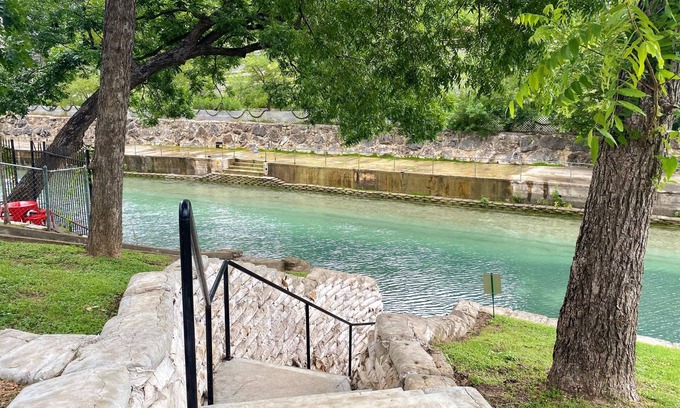 New Braunfels Condo | Remarkable Condo Overlooking the Comal River! RPS 302:Free Tubes with Rental!