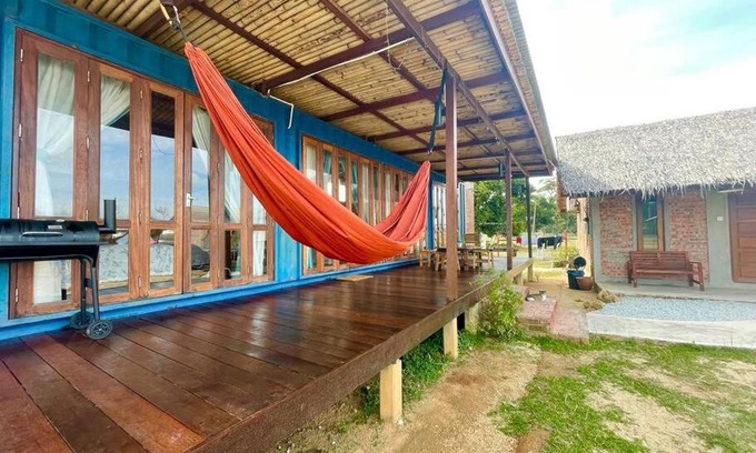 Pantai Penarik House | Rembulan Escape - The Container House