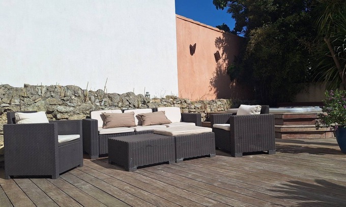 Aigues-Vives Apartment | Remi's apartment, garden and jacuzzi