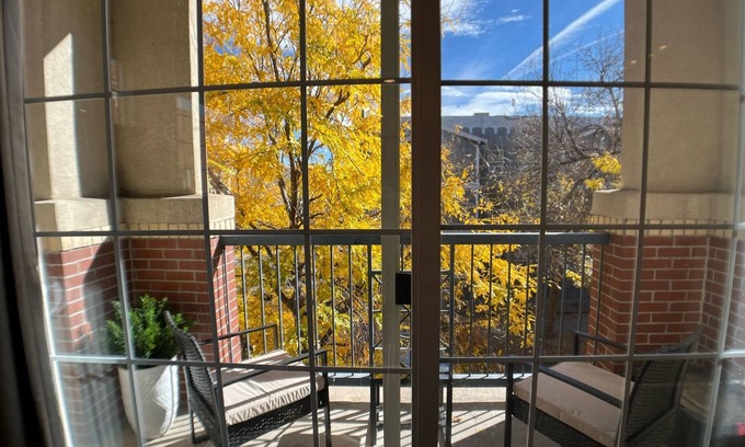 Uptown Condo | Remodeled 2b/2b in Capitol Hill w/2 parking spots