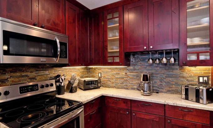 Mammoth Lakes Condo | Remodeled Viewpoint Getaway - Walk to the Village!