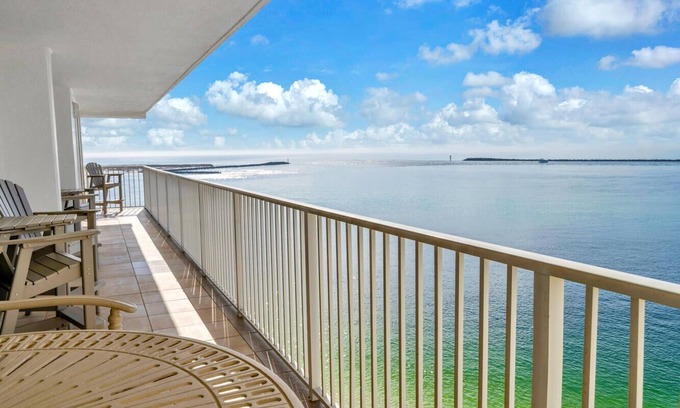 Holiday Isle Condo | Remodeled ⛵️⛵️ Waterview Towers Penthouse 601 😎 Best View in Destin 🦀