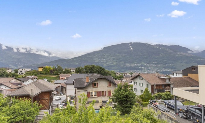 Chandolin-près-Savièse Apartment | Renovated attic with jacuzzi - 6 pers in Savièse