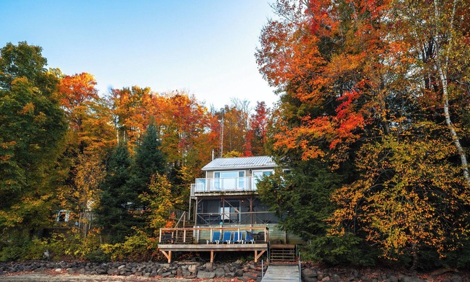 Catchacoma Cottage | Renovated Cottage in the Kawarthas with Hot Tub & Pet Friendly
